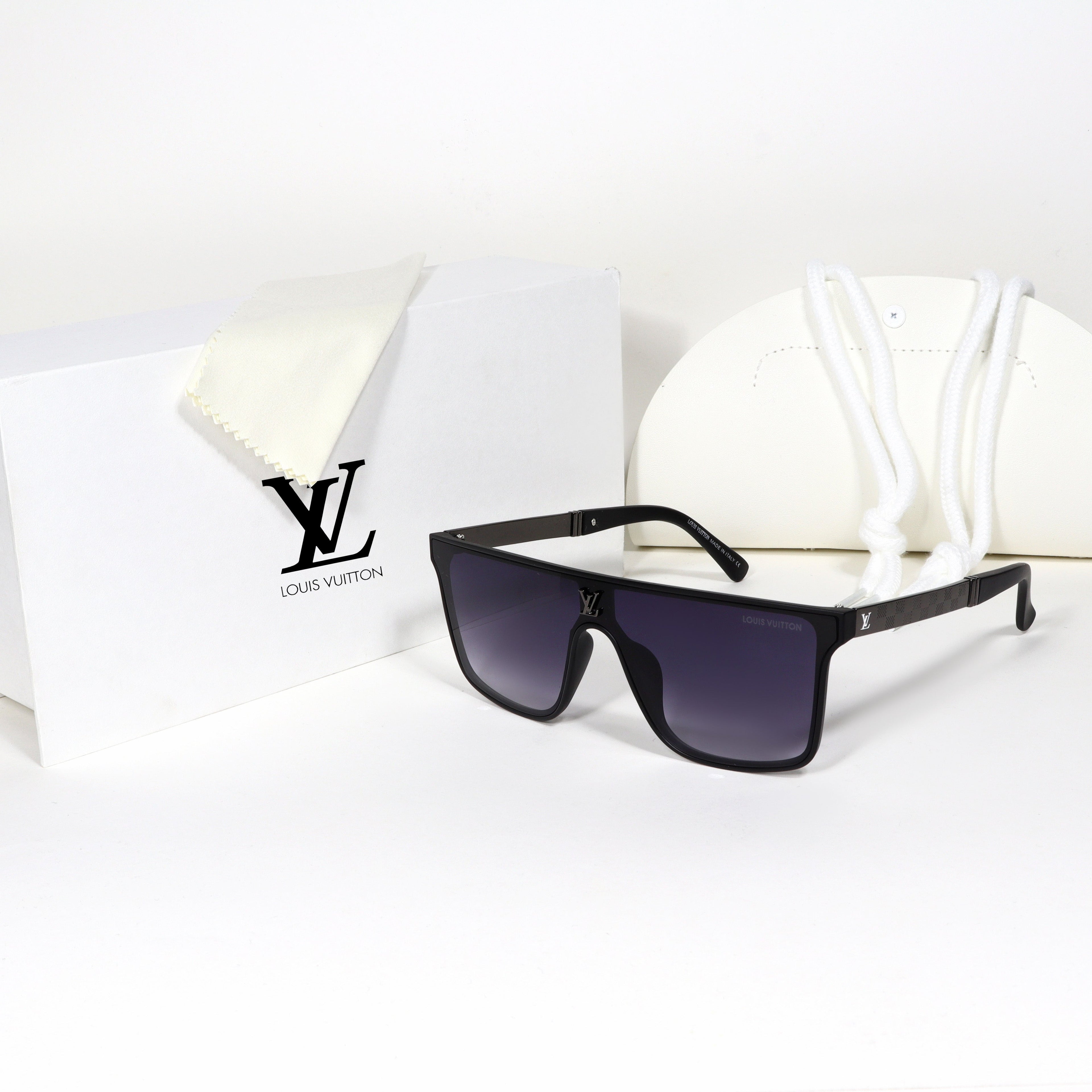 Louis Vuitton - LV05